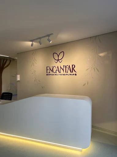 Ambiente de atendimento pediátrico na unidade Encantar, em Campinas, organizado para acolher crianças e famílias.